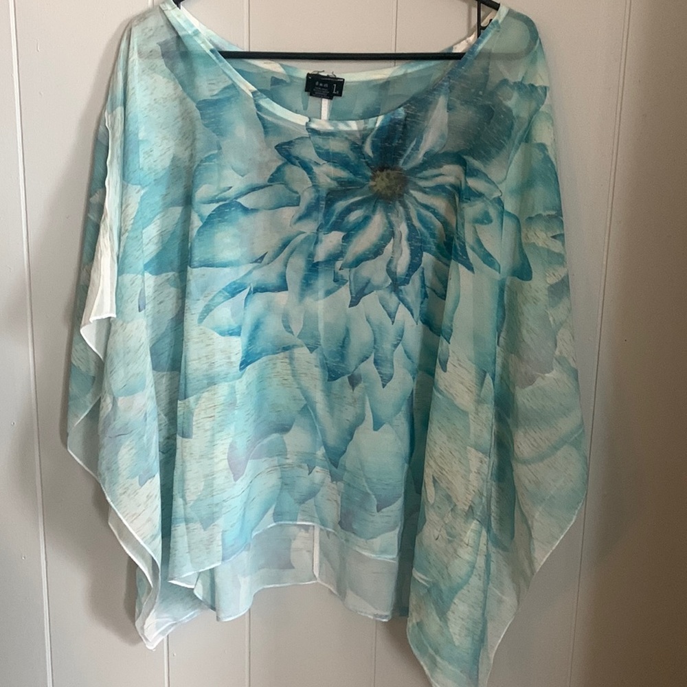 Teal floral blouse⭐️